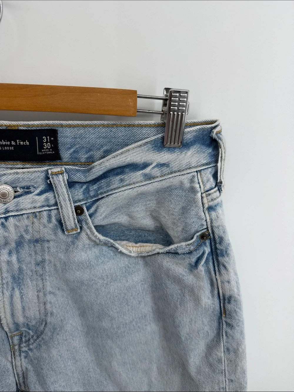 Abercrombie & Fitch 90’s loose fitting long inseam cutoff denim jean shorts 31